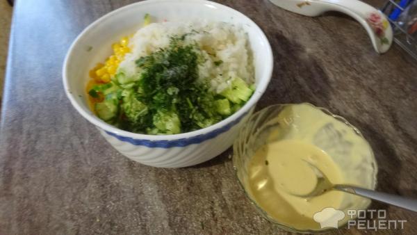 Салат с крабовыми палочками и рисом фото