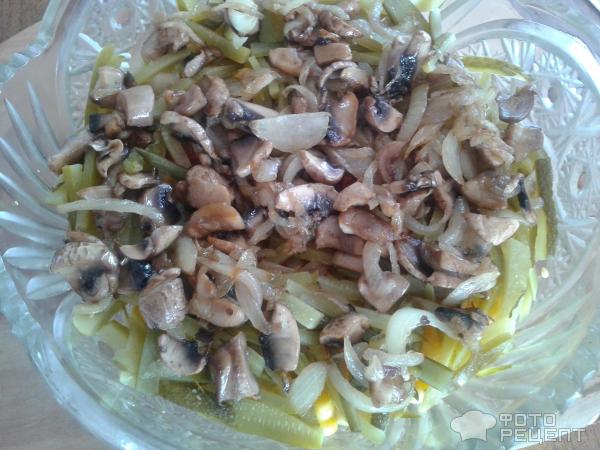 Салат с грибами и кукурузой фото