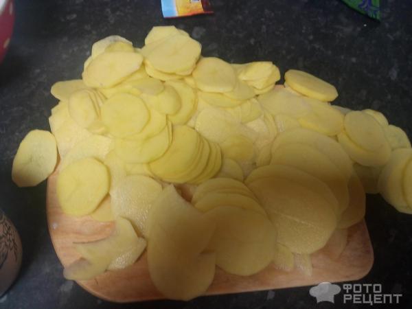 Молодая картошка с сыром в духовке