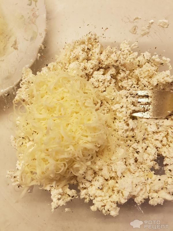 добавляем сыр, соль и перец