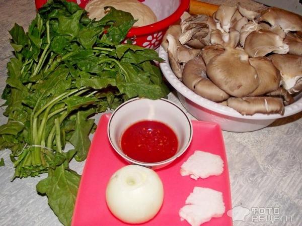 Пирог с грибами, шпинатом и курдючным салом фото