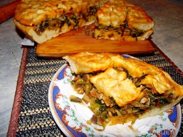 Пирог с грибами, шпинатом и курдючным салом фото