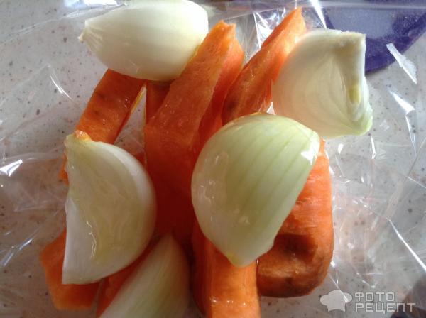 Морковь и лук запеченные в рукаве фото