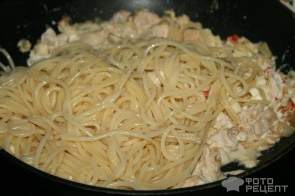 спагетти с куриным филе и овощами
