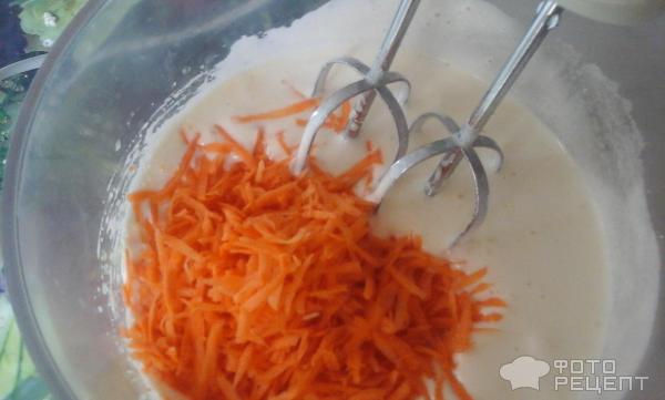 добавления моркови в яично-сахарную массу.