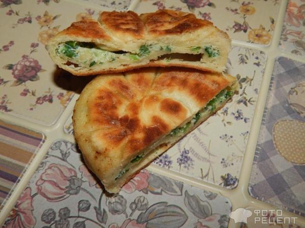 Бездрожжевые пирожки с яйцом и зеленым луком фото