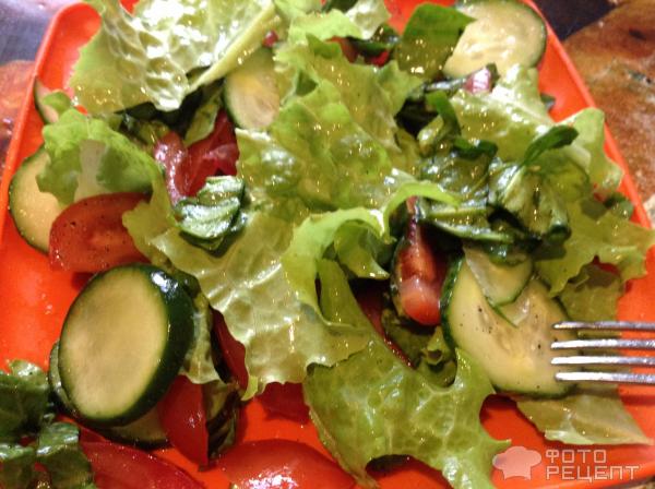 Салат из шпината с овощами фото