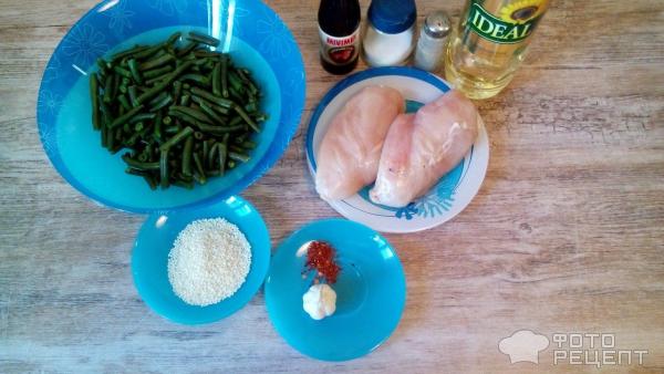 Рецепт: Простейший салат из стручковой фасоли и куриной грудки - с соевым соусом