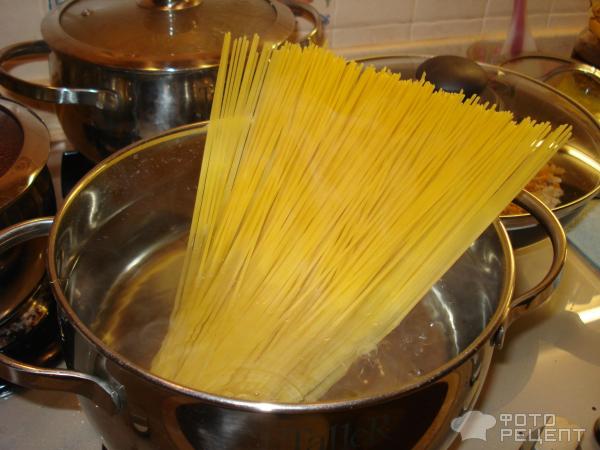 Спагетти с вареным мясным фаршем фото