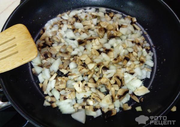 Открытый пирог Киш с курицей и грибами фото