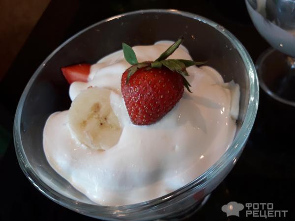 Десерт из ягод с творожным кремом фото