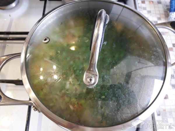 Суп с молодой капустой и зеленым горошком фото