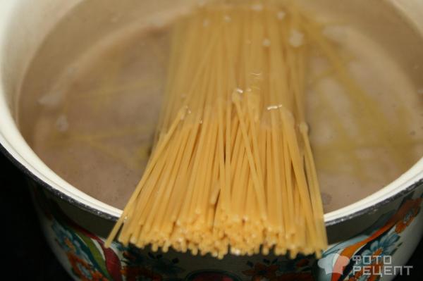 Спагетти с филе индейки и овощами