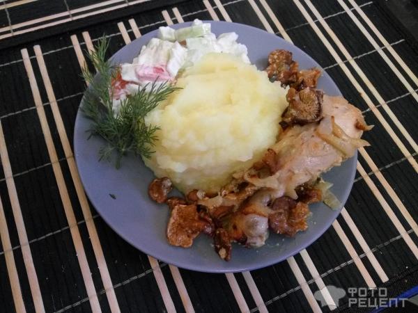 Курица запеченная с грибами фото