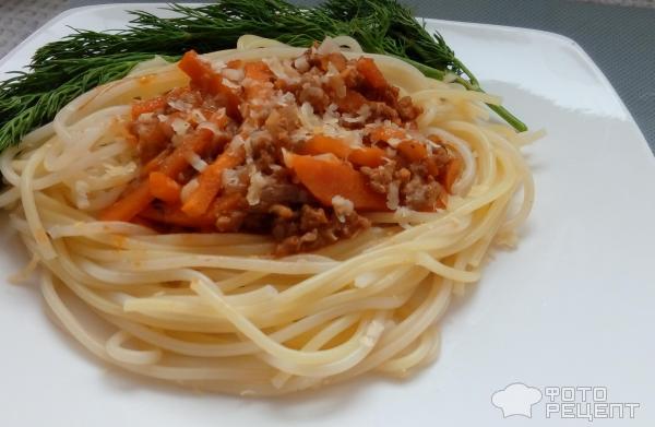 Спагетти с подливкой из куриной грудки
