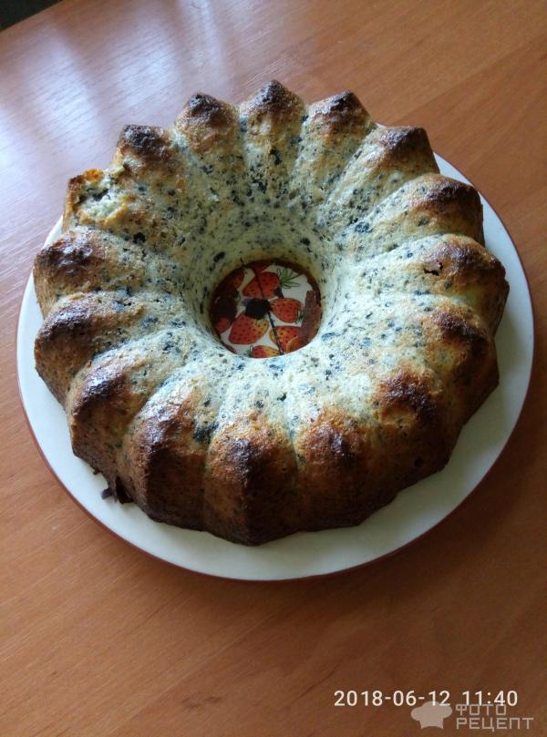 Творожный кекс с орео и черешневым соусом фото