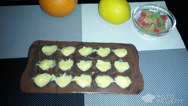 Конфеты с лимонным курдом и вишневым джемом