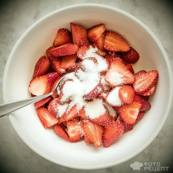 British Strawberry Coconut Cake