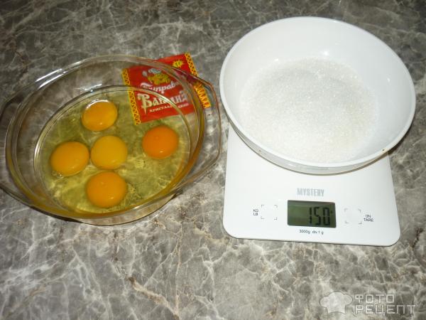 Яйца куриные и сахар -песок для бисквита
