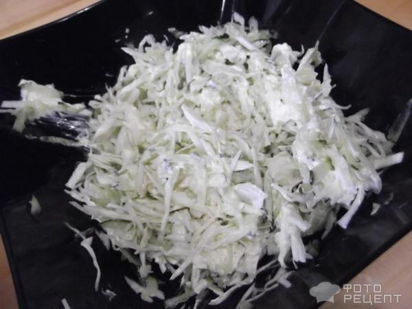 Салат из свежей капусты с огурцами фото