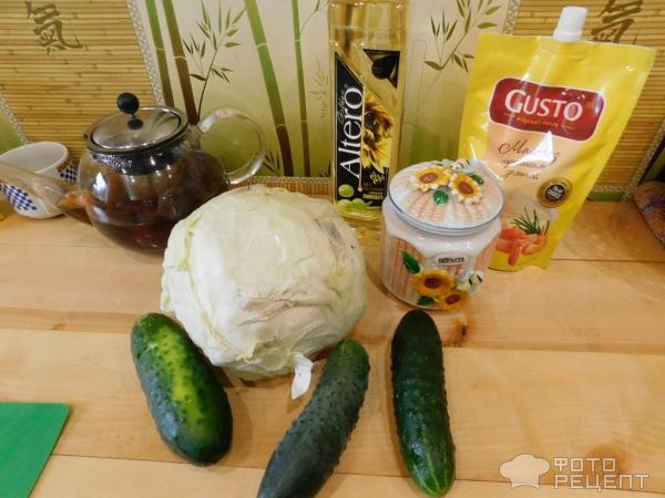 Салат из свежей капусты с огурцами фото