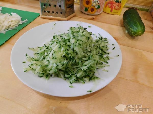 Салат из свежей капусты с огурцами фото