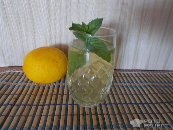Зеленый чай с мятой и лимоном фото