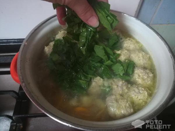 Суп с фрикадельками и шпинатом фото