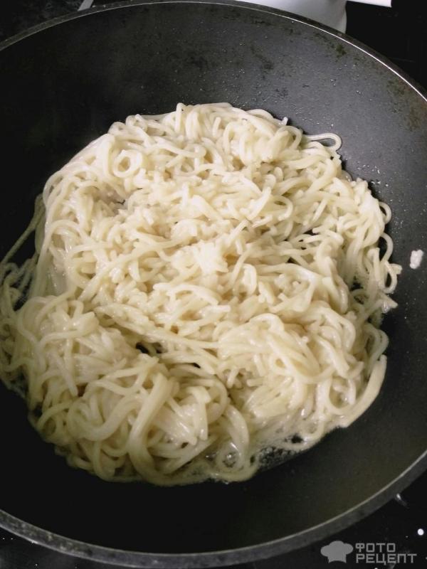 Спагетти с чесноком и майонезом фото