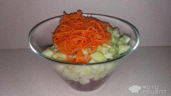 Добавьте в салат морковь по корейски.