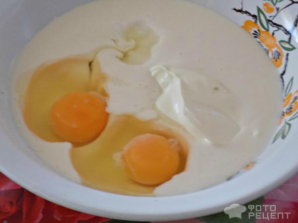 Заливной пирог с луком и яйцом фото
