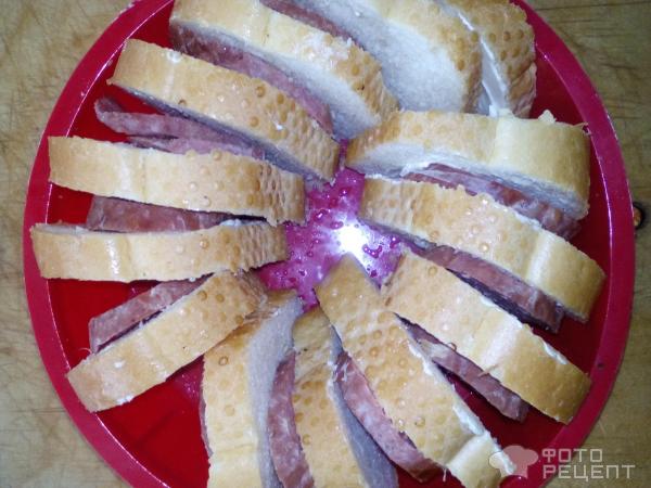 Ленивый пирог из батона, колбасы и сыра фото