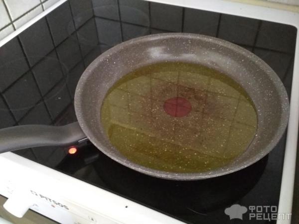 масло в сковороде