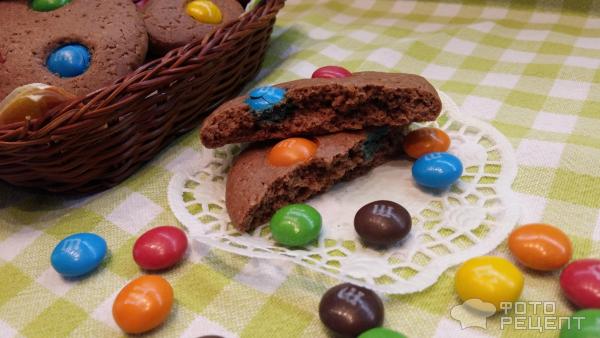 Шоколадное печенье M&M’S фото