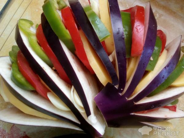 Баклажаны слоеные овощами фото
