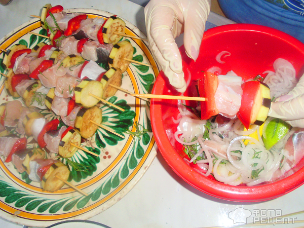 Шашлык из сериола (рыба) в лимонно-тархуновом маринаде на бамбуковых шпажках в духовке! фото
