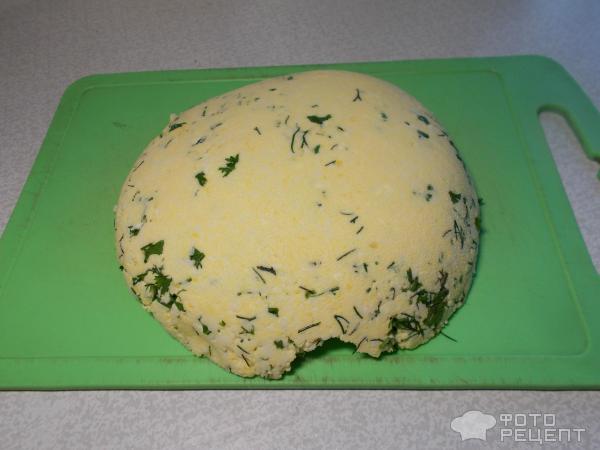 Сыр домашний с зеленью из молока и кефира фото
