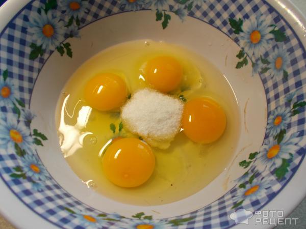 Сыр домашний с зеленью из молока и кефира фото