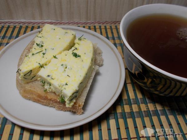 Сыр домашний с зеленью из молока и кефира фото