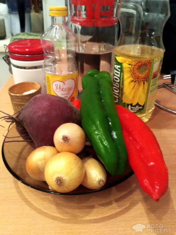 Салат из свеклы, болгарского перца и лука фото