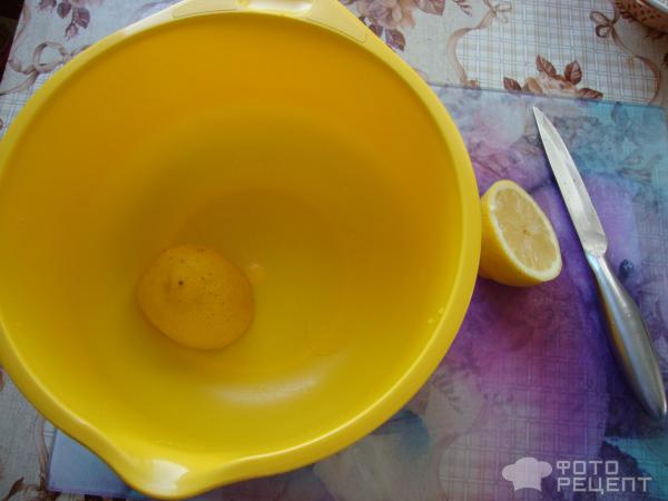 выдавить сок лимона в воду