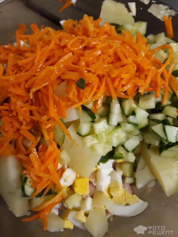 Салат с корейской морковью и копченой грудкой фото
