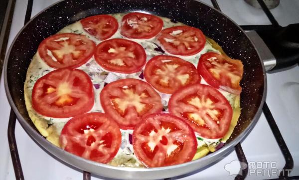 помидоры с луком на тесте