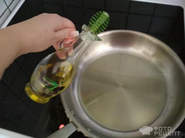 растительное масло в сковороде