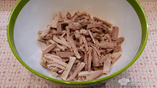 Простой салат с мясом свинины