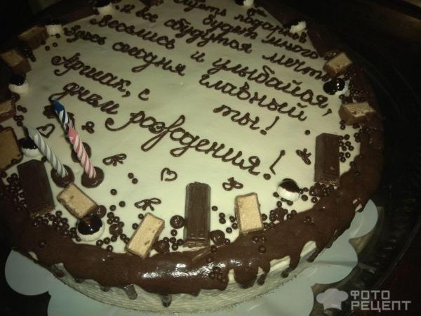 Торт на День Рождения с вишней и шоколадной глазурью фото