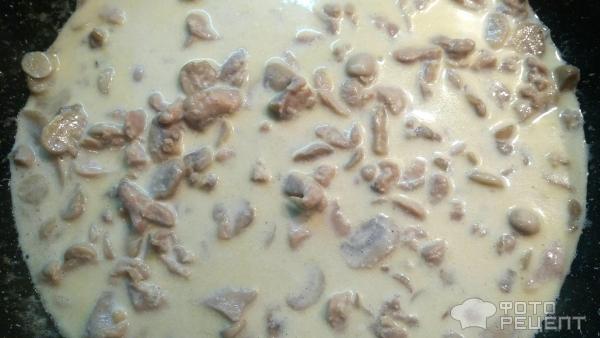 Паста с курицей и шампиньонами в сырно-сливочном соусе фото