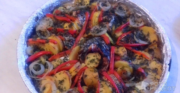 Пеленгас, запеченный с овощами в духовке фото