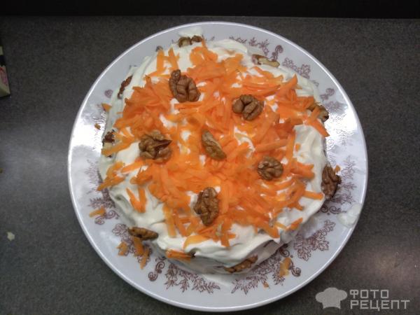 Морковный торт со сливками и орехами фото