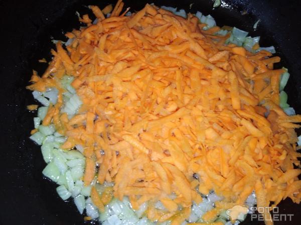 Лук с морковкой на сковороде